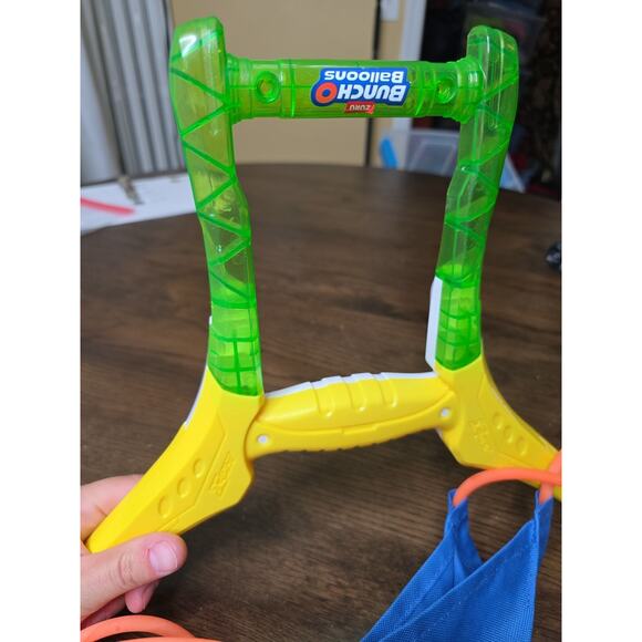 Bunch O Balloons Tropical Party Slingshot - Picture 13 of 16